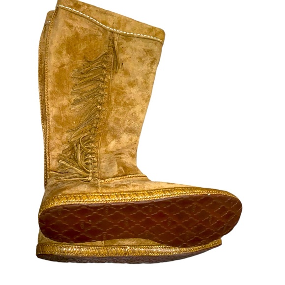 Ugg Australia Mammoth Suede Fringe Boots, US 8.5 women EUC - Picture 11 of 11